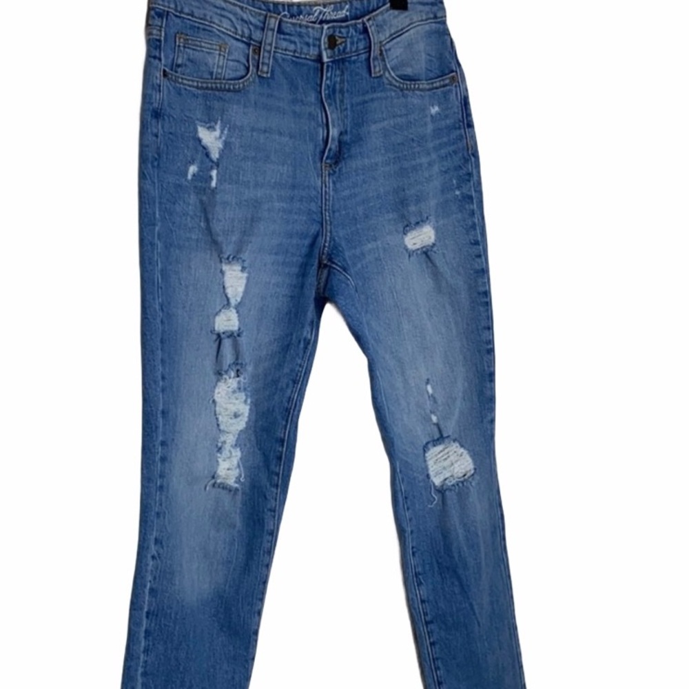 Universal Thread Distressed Jeans. NWOT